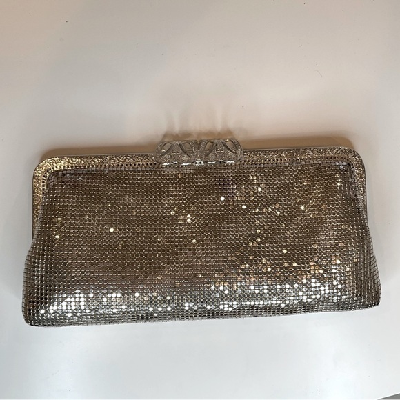 Silver metal mesh clutch… looks to be vintage - Picture 2 of 12